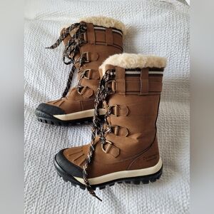 Brand new bearpaw waterproof boots